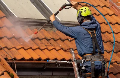 Démoussage et hydrofuge de toiture à Aucazein